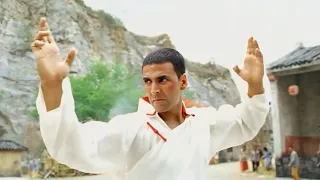 شاب ضعيف زعيم مدرسة الكونغوفو بيقتل ابوه قدام عنيه فبيقرر يتعلم الكونغوفو لمدة 10 سنين وبينتقم منه 