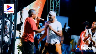 alikiba ampa heshima hii kubwa mwana fa jukwaani waimba 
