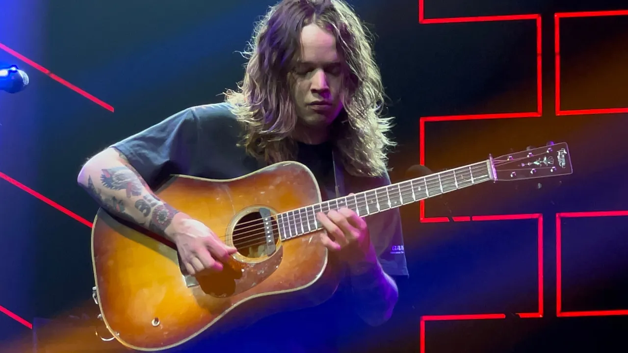 Billy Strings Nutshell (Alice In Chains) 1st time played into Wargasm 3/18/23 Cincinnati Billy Strings Nutshell (Alice In Chains) 1st time played into Wargasm 3/18/23 Cincinnati