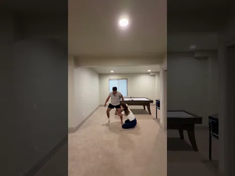 QUEM PEGAR A MEIA PRIMEIRO VENCE
