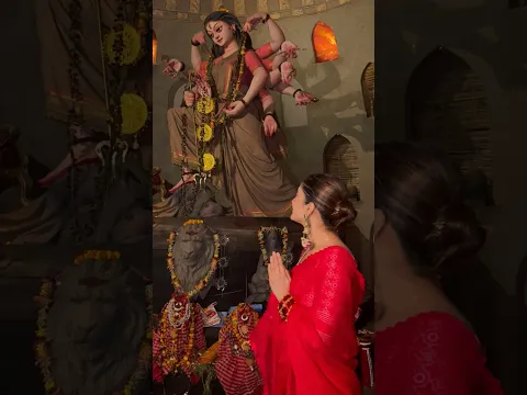 A little Kolkata festive magic & Maa Durga’s blessings ❤️✨ #shivangijoshi