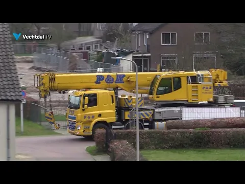De verhuizing van de Vechtzomp Ommen, die op 27 april te water zal gaan.
