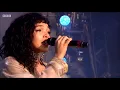 FKA twigs - Pendulum & Water me - Live at Glastonbury 2015
