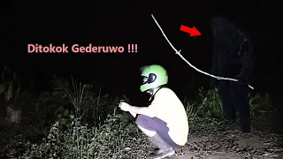 Helm Ijo Ditokok Genderuwo Pake Kayu
