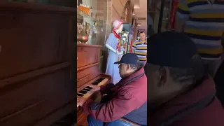 هاني نديم على البيانو انت عمري    دندنها