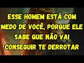 Download Lagu ESCOLHIDO: ESSE HOMEM MAIS VELHO ESTÁ COM MEDO DE VOCÊ – ELE SABE QUE NÃO PODE TE VENCER