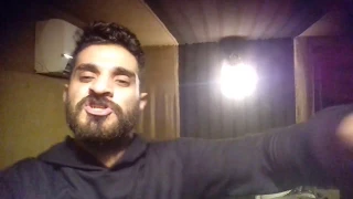 الناس الى بتسد الشارع وهى ماشيه دندنها