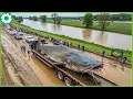 Download Lagu Compilatie van tractor vast in modder tijdens transport van gigantische vis | Grootste zware mach...