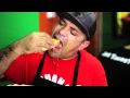 Lencho comiendo un Taco Chile en Tijuanas Tacos