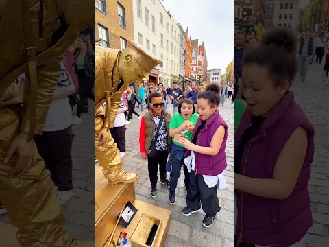 They believed the Naughty Goldman 😂. #valentinethestatue  #londonlevitatinggold