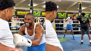 Shakur Stevenson STUNNED Watching 49-Year-Old Floyd Mayweather Work the Mitts!