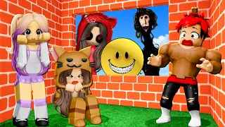Construye para SOBREVIVIR a los MONSTRUOS en Roblox con Dani y Mandarina