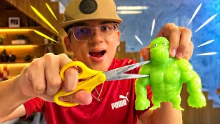 CORTAMOS O SQUISHY SUPER RARO PARA SABER O QUE TINHA DENTRO! (me surpreendi?)