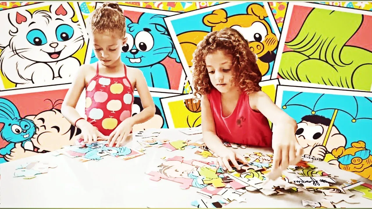 ISA E SARAH BRINCA COM QUEBRA CABEÇA DA TURMA DA MÔNICA !