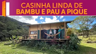 Casa Ecológica feita com bambu e terra