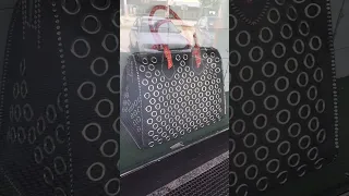 هاي الحقيبة لتشفي غليل المرأة و تحمل فيها لبدها ياه 