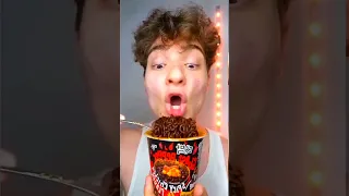 اغرب شاب يجرب اكل كوري وتحدي أكل الاندومي الكوري و الاكل الكوري الحار Shorts الاندومي الكوري  اغرب شاب يجرب اكل كوري وتحدي أكل الاندومي الكوري و الاكل الكوري الحار Shorts الاندومي الكوري