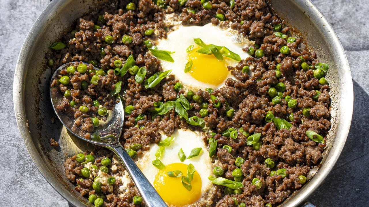 "Instant Comfort Food" Minced Beef + Egg Rice Bowls