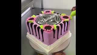 nueva creatividad para decorar pasteles cuadrados con chocolate y girasoles