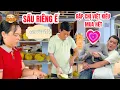 Download Lagu Sầu riêng bán chậm thì gặp chị Việt Kiều đến mua ủng hộ, Khương Dừa mừng quá bồng chị vô luôn