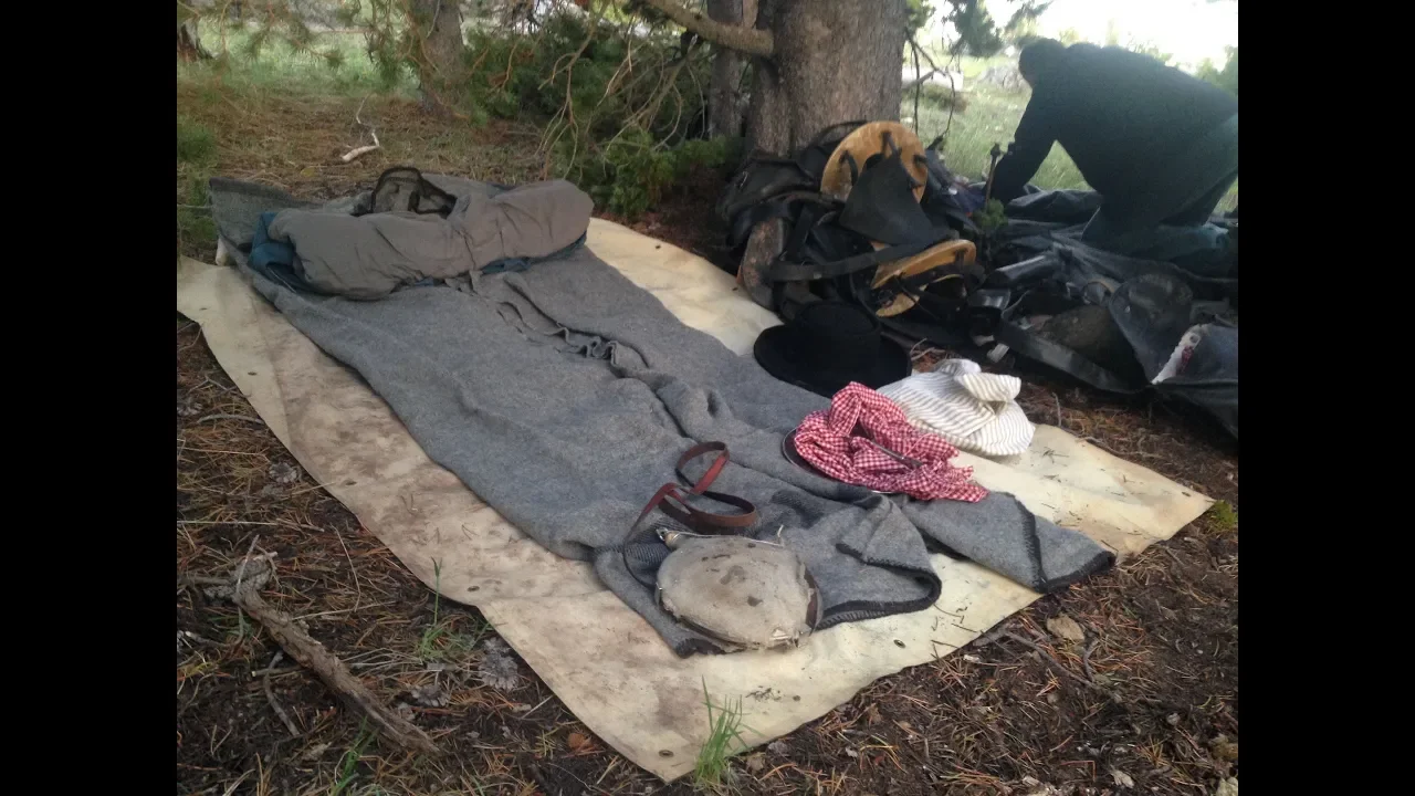 Civil War Reenacting: How to roll your bedroll/blanket roll the cavalry way