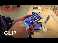 Video di Piccoli Geni ?Tutto quello che c'è in uno smartphone | Netflix Futures