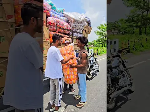 😱This boy handed over the sack of Kurkure to the tempo driver.#shortvideo