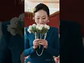 被调包18年的真千金刚回豪门，假千金就炸车下毒要她命！她觉醒预知能力，毒药没喝炸弹没炸，当场拆穿每句谎言，转身断亲清算偏心全家