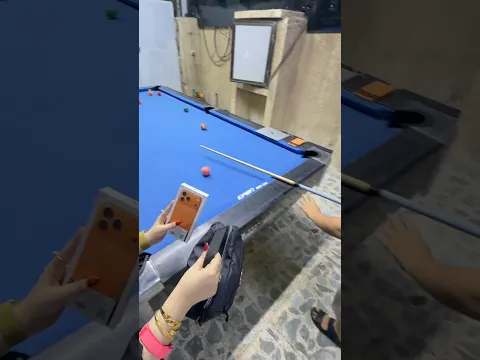 تختار ايفون لو الي بداخل الجنطة 🤔