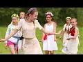 У Карпатах весіллє.