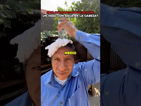 ¿Por qué medio mundo se pone un vaso con agua en la cabeza? 💧 #curiosidades #viral #cultura #datos