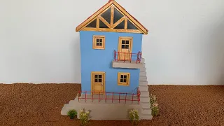 Casa dois pisos ampla bem dividida com varanda moderna
