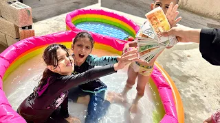 آخر واحد يطلع من المسبح ياخد فلوس كتير 