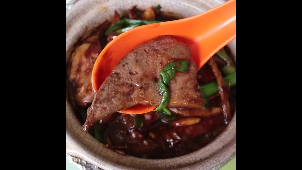 Awesome CLAYPOT PORK LIVER! (Singapore street food) #shorts