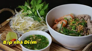 Download Hủ Tiếu Nam Vang - Nam Vang Noodle Soup - Hủ tiếu khô và nước thơm ngon đậm đà | Bếp Nhà Diễm | MP3