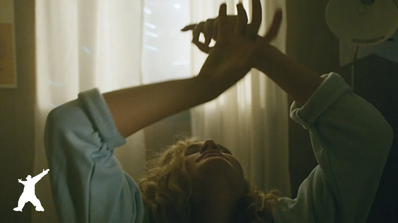 Hollyn - Isaac (Official Music Video) Hollyn - Isaac (Official Music Video)