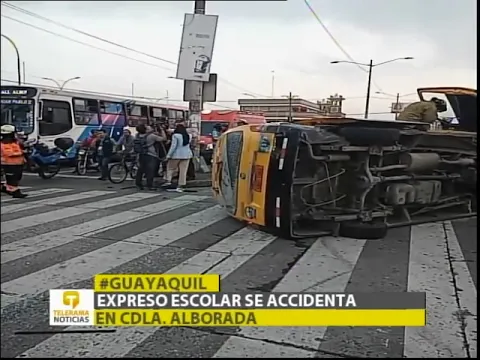 Expreso escolar se accidenta en cdla. Alborada