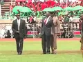 Un général de l'armee Kenyanne dance sur du Extra Musica - Etat Major