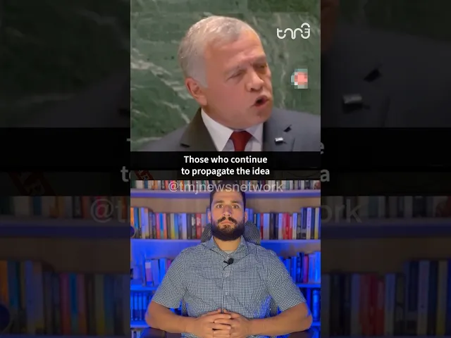 ⁣King Abdullah Takes A Bow.