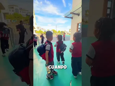 ¡Llevó una serpiente a la escuela! 🐍😱