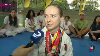 Estudantes viram professores e ensinam artes marciais em escola do Vila Nova