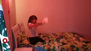 مشاده كلاميه بين موده ومحمد قبل النوم  مشاده كلاميه بين موده ومحمد قبل النوم
