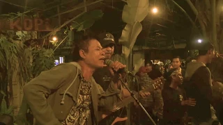 Download Tony Q Rastafara, Masanies Saichu, Bastian Cozy - Could You Be Loved (Live at Join Kopi Bulungan) MP3