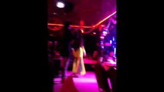 ايهاب كامل يغني والراقصه صوفينار ترقص 