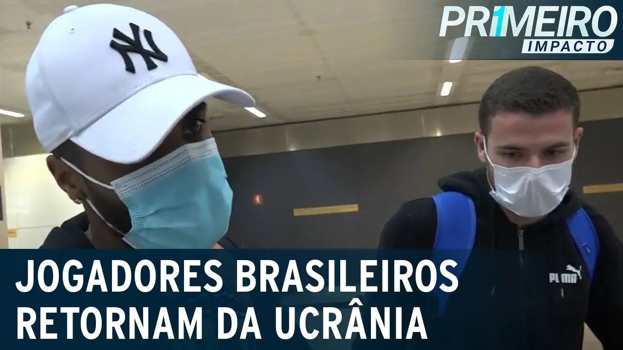 Jogadores de futebol chegam ao Brasil após fuga da guerra na Ucrânia | Primeiro Impacto (28/02/22)