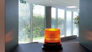 Video: R65 LED zwaailamp, amber-hoog 12-24v, 3-boutsmontage | S07ZL702A