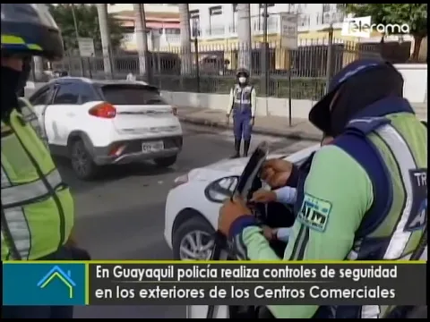 En Guayaquil policía realiza controles de seguridad en los exteriores de los centros de comerciales