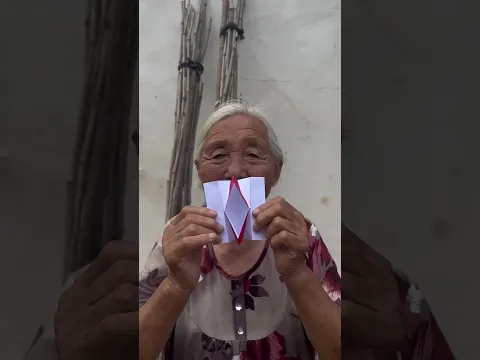 Grandma's bright red mouth #grandma #rural life #origami