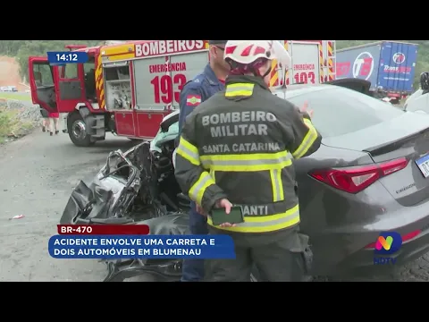 Acidente na BR-470 deixa automóvel destruído em Blumenau