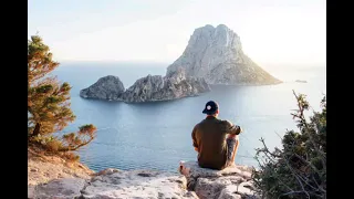 الدنيا لا تفكر فيها ع الله خليها  لا تشكي من الدنيا ي خال   بكرا بتفرج الأحوال    دندنها